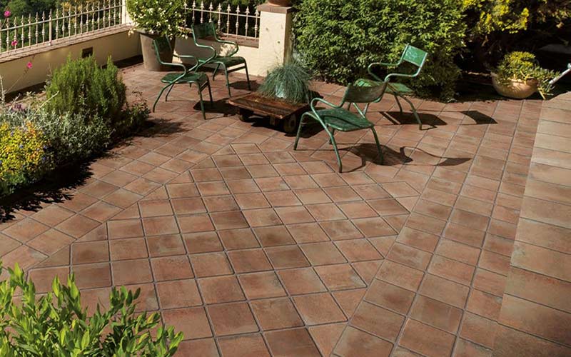 سنگفرش سبک روستیک و روستایی در کف سازی محوطه