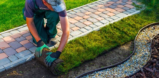 بهترین کفپوش برای حیاط ویلا و باغ