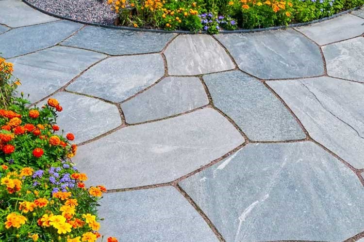 بهترین کفپوش برای حیاط ویلا و باغ